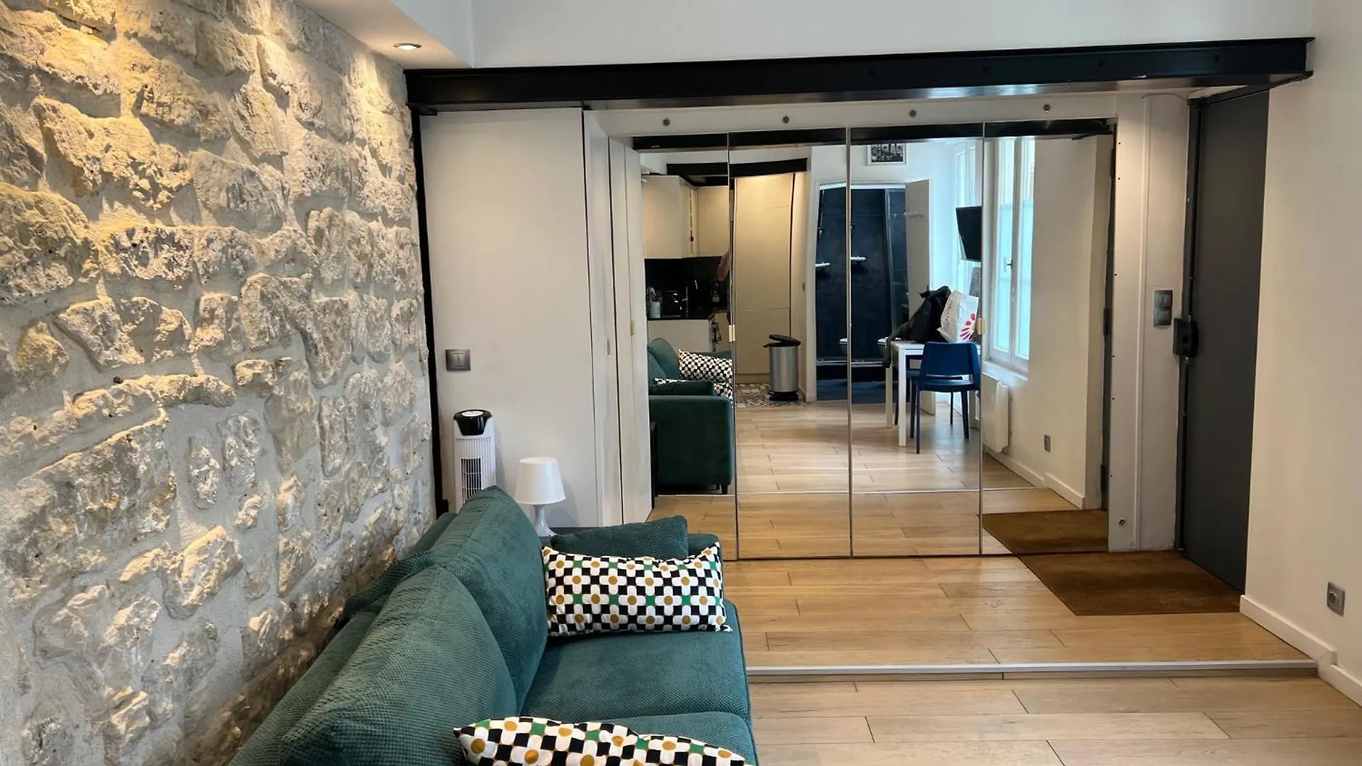 Daire Appartement Atypique Aux Batignolles Paris Fransa